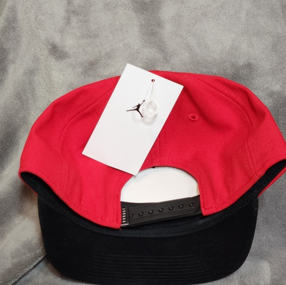 JORDAN Red / Black Snap Back Hat - Picture 3 of 4